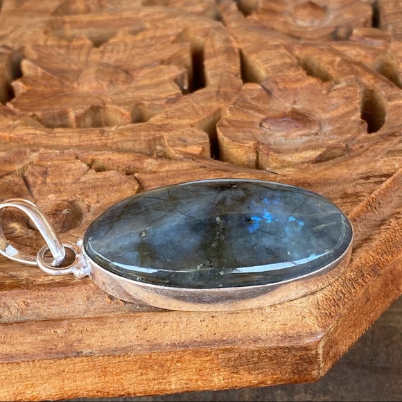 ✨RUSTIC OVAL LABRADORITE SILVER PENDANT - Picture 6 of 8